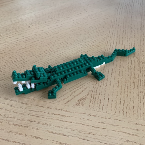 nanoblock Assortment (Tower of Pisa, Giraffe, Crocodile, Display Case) - Picture 4 of 15